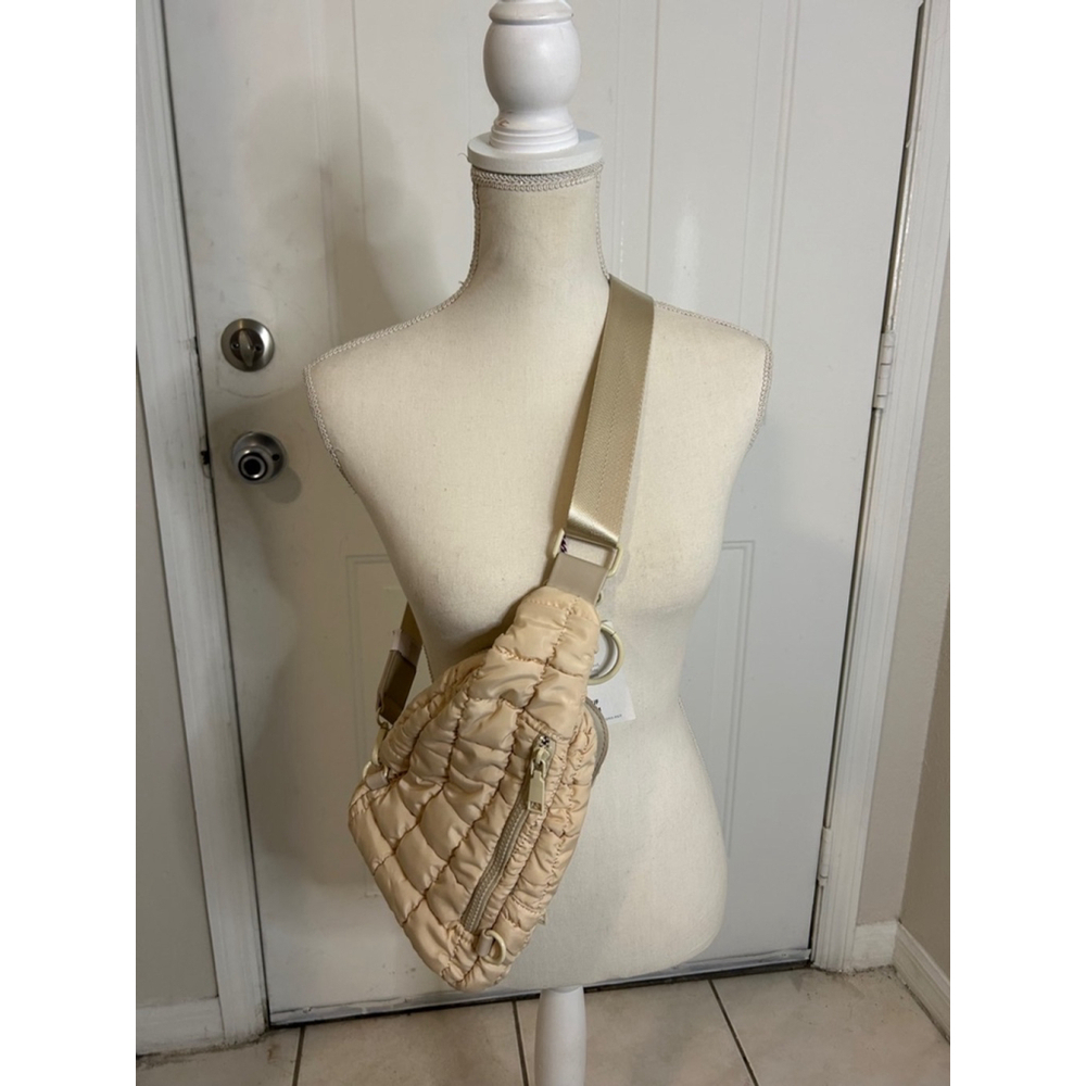 NWT Urban Expressions Bristol Quilted Cream Sling Bag - Picture 7 of 8